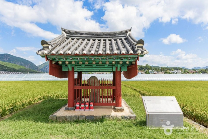 금산 천내리 용호석 여행 추천 - 메고지고