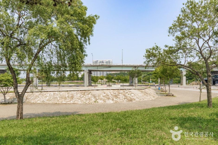 반포한강공원 달빛광장 여행 추천 - 메고지고