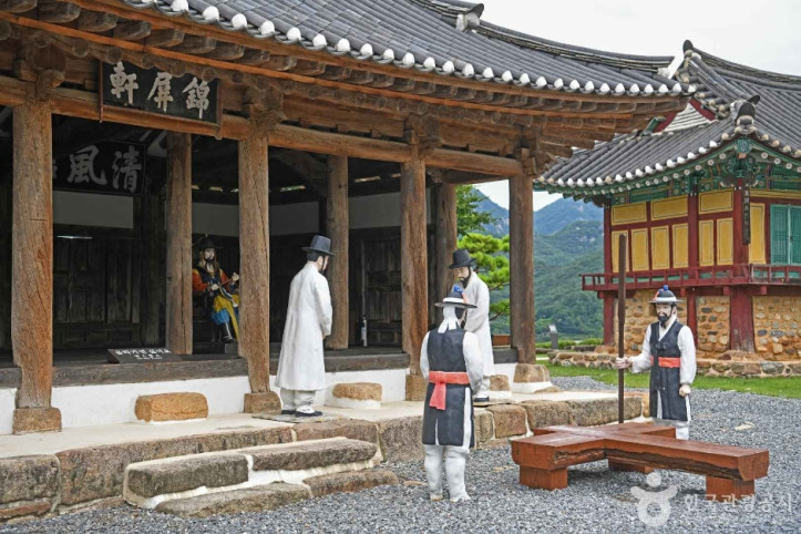 제천 청풍 금병헌 여행 추천 - 메고지고