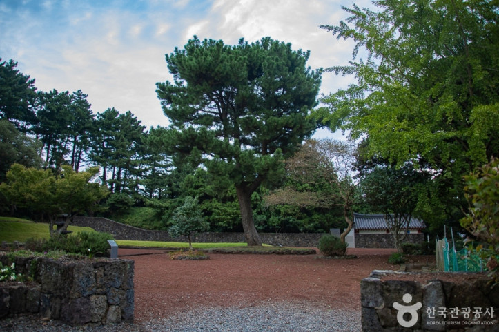 불탑사(제주) 여행 추천 - 메고지고