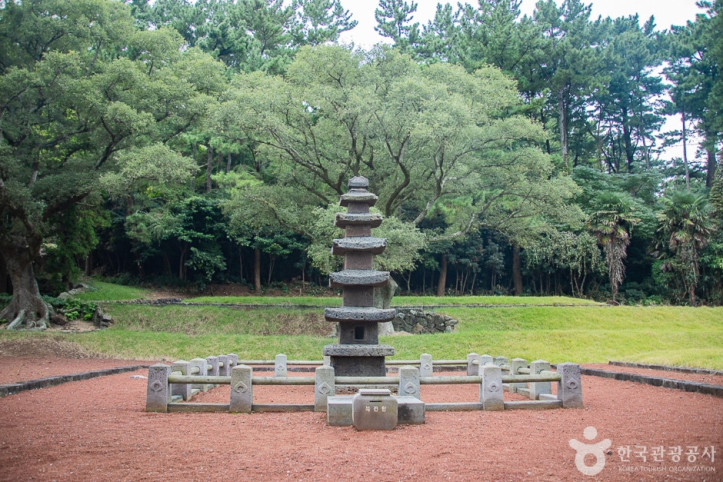 불탑사(제주) 여행 추천 - 메고지고