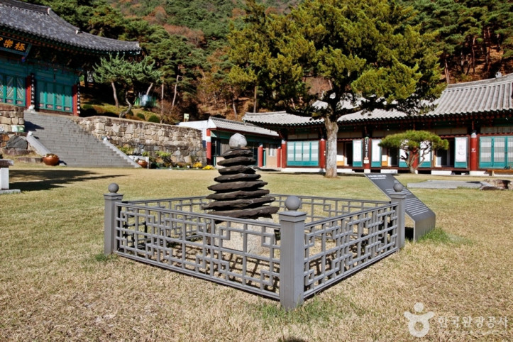 충주 창룡사 다층 청석탑 여행 추천 - 메고지고
