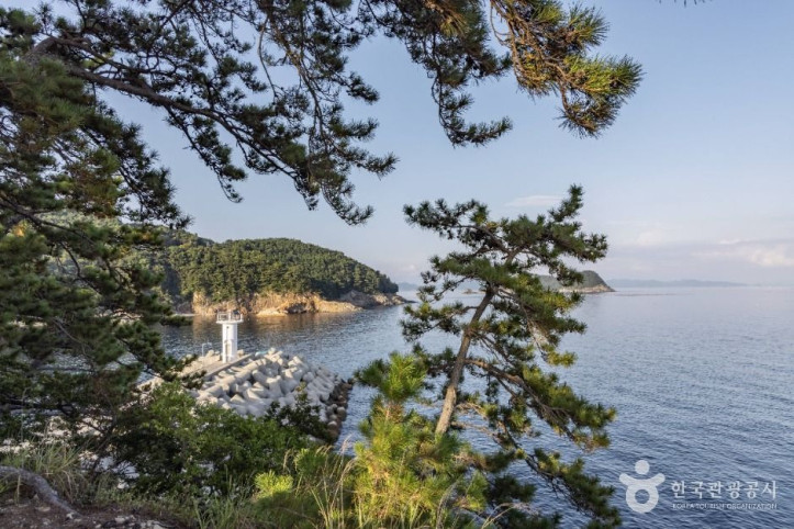 항도몽돌해수욕장 여행 추천 - 메고지고