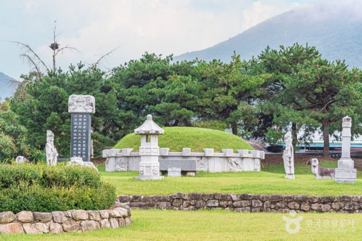 추수경장군묘역 여행 추천 - 메고지고
