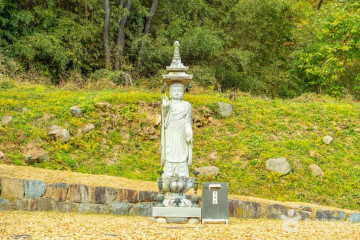 남원 신계리 마애여래좌상 여행 추천 - 메고지고
