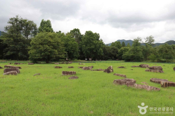 계룡산신도내주초석석재 여행 추천 - 메고지고