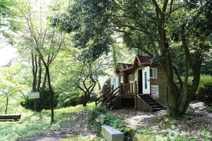 금정산성 동문 여행 추천 - 메고지고