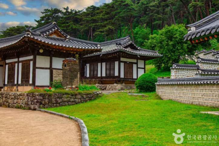 신장절공묘역 여행 추천 - 메고지고