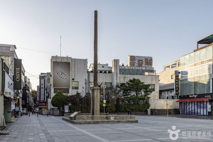 청주 용두사지 철당간 여행 추천 - 메고지고