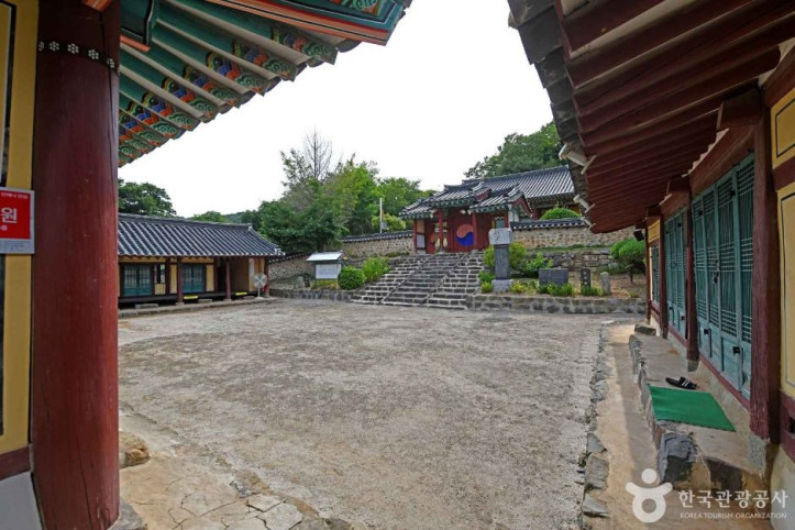 신창향교 여행 추천 - 메고지고