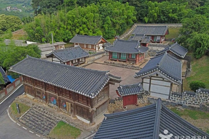 정산향교 여행 추천 - 메고지고