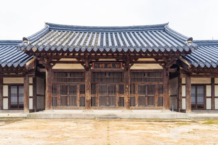 안성 객사 정청 여행 추천 - 메고지고