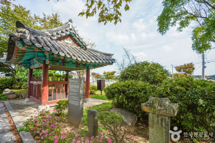 포항 냉수리 신라비와 영일냉수리고분 여행 추천 - 메고지고