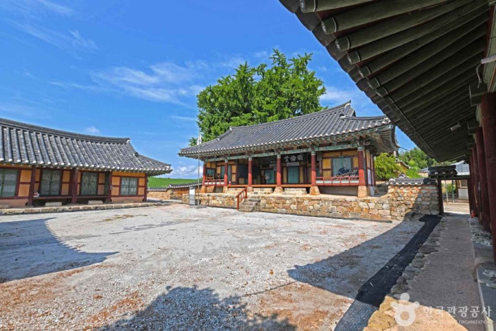 무장향교 여행 추천 - 메고지고