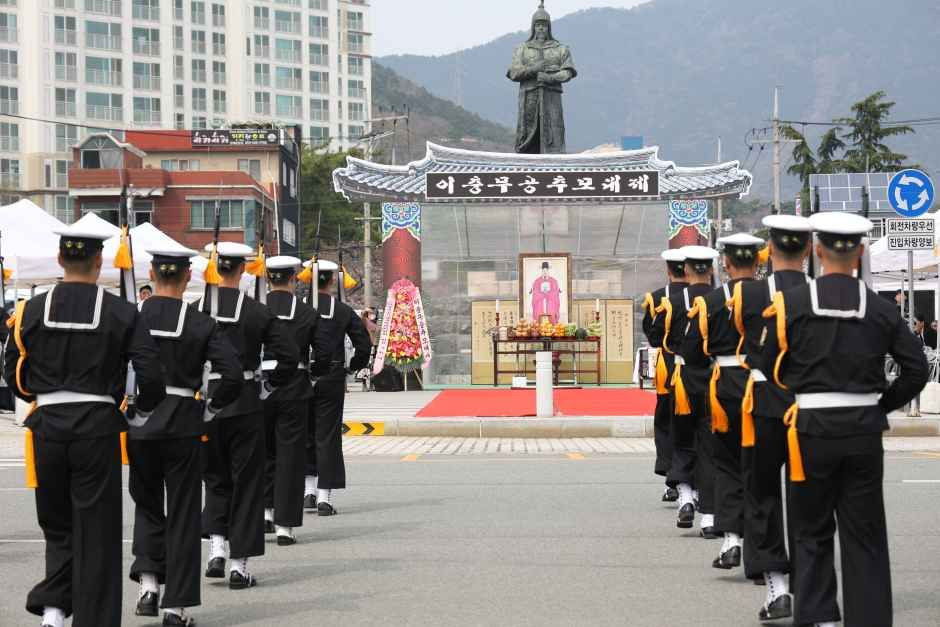 진해군항제 여행 정보 - 메고지고