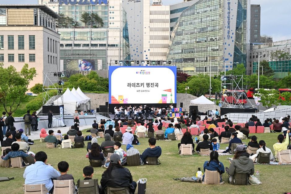 DDP 봄축제 : 디자인 테마파크 여행 정보 - 메고지고