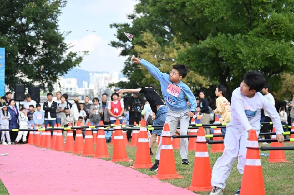 한강 종이비행기 축제 여행 정보 - 메고지고