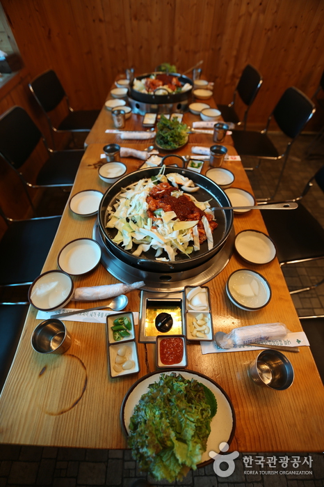 춘천명물닭갈비 여행 추천 - 메고지고