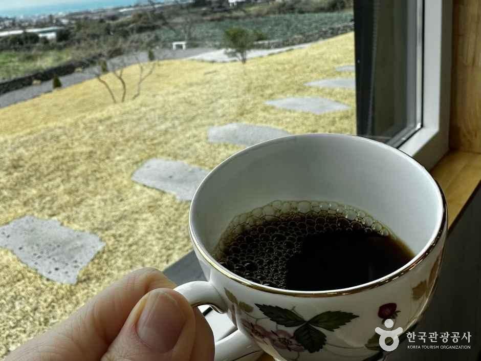 카페 어림비 여행 추천 - 메고지고 카페 어림비 여행 추천 - 메고지고