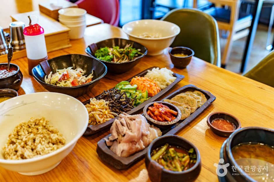 초정솔밭보리밥집카페 여행 추천 - 메고지고 초정솔밭보리밥집카페 여행 추천 - 메고지고
