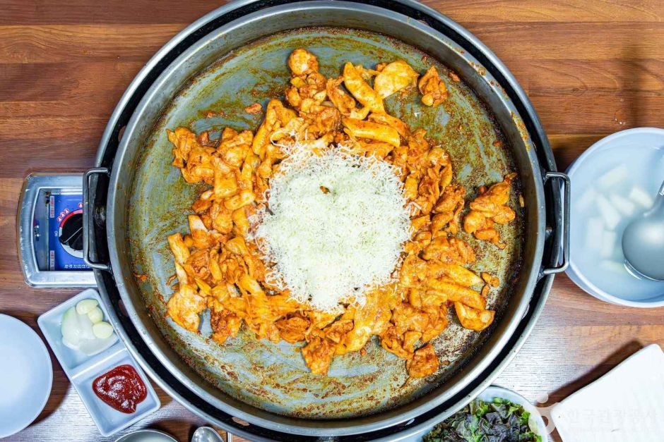 우미닭갈비 본점 여행 추천 - 메고지고