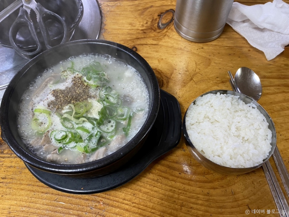 일동토종순대감자탕 본관 여행 추천 - 로드트립
