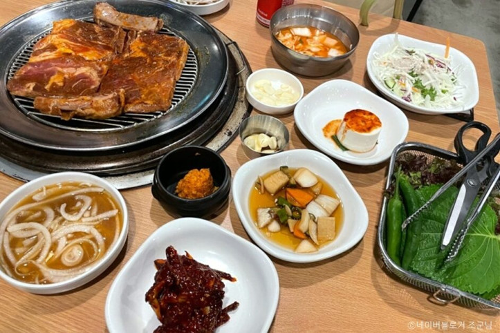 흥부골숯불돼지왕갈비_4_공공3유형.jpg