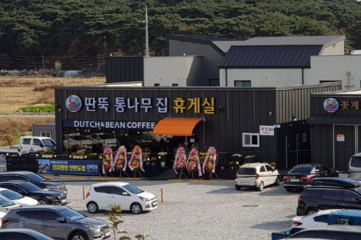 [백년가게]_딴뚝통나무집식당_7_공공3유형.jpg