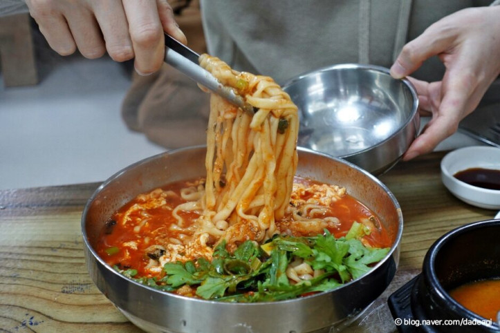 흥부네칼국수보리밥_1_공공3유형.jpg