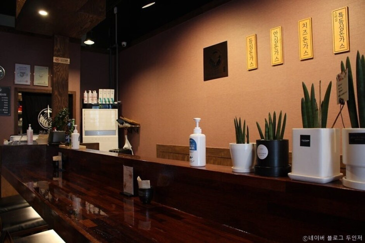 겸손돈가스_2_공공3유형.jpg
