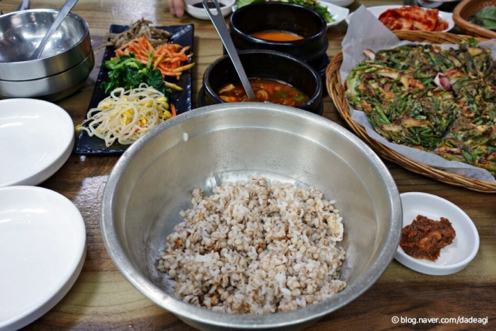 흥부네칼국수보리밥_3_공공3유형.jpg