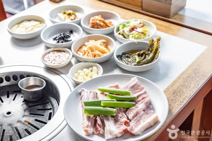 서귀포흑돼지명가_8_공공3유형.jpg