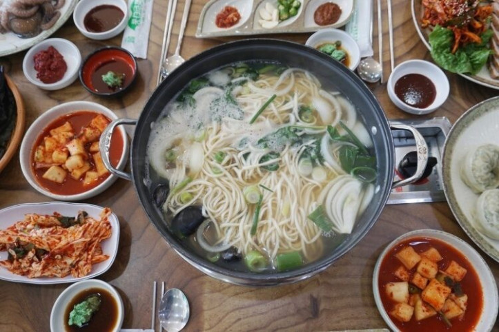 전통딴뚝칼국수_3_공공3유형.jpg