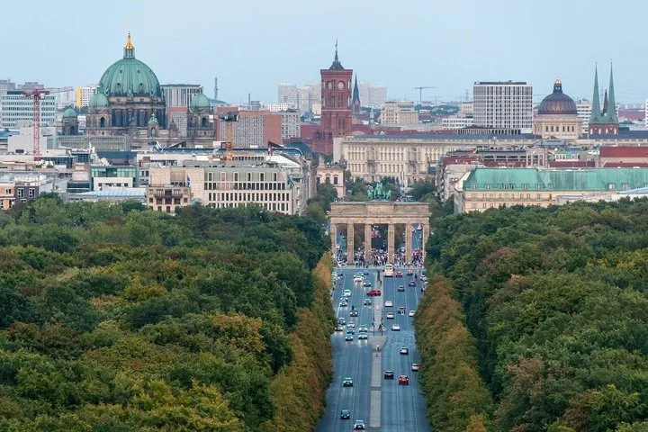 Prague to Berlin Private Transfer with 2 hours of Sightseeing 여행 추천 - 로드트립