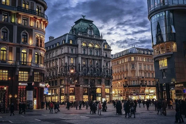 Prague to Vienna Private Transfer with 2 hours of Sightseeing 여행 추천 - 로드트립