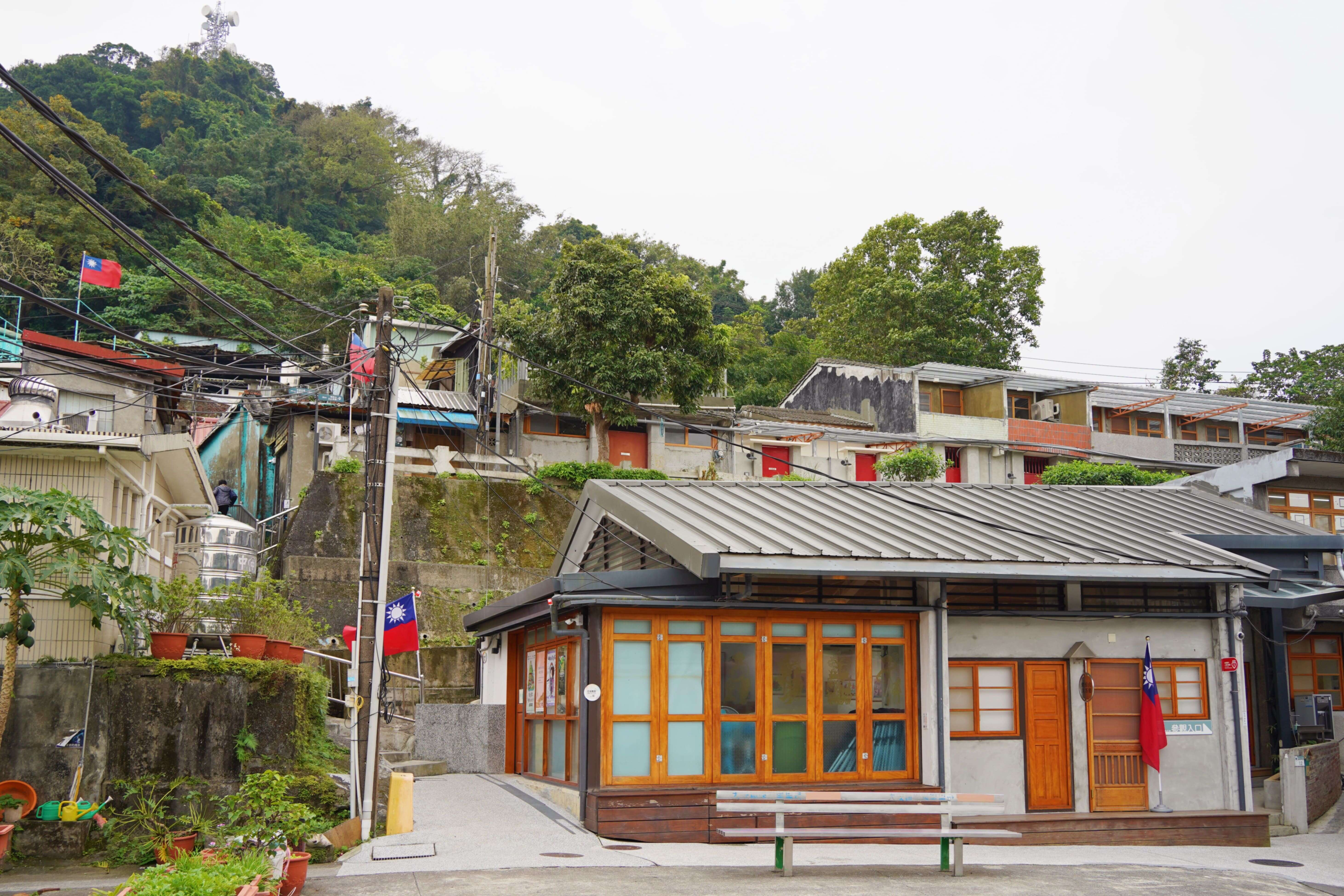 두꺼비언덕 환민새마을 여행 추천 - 메고지고