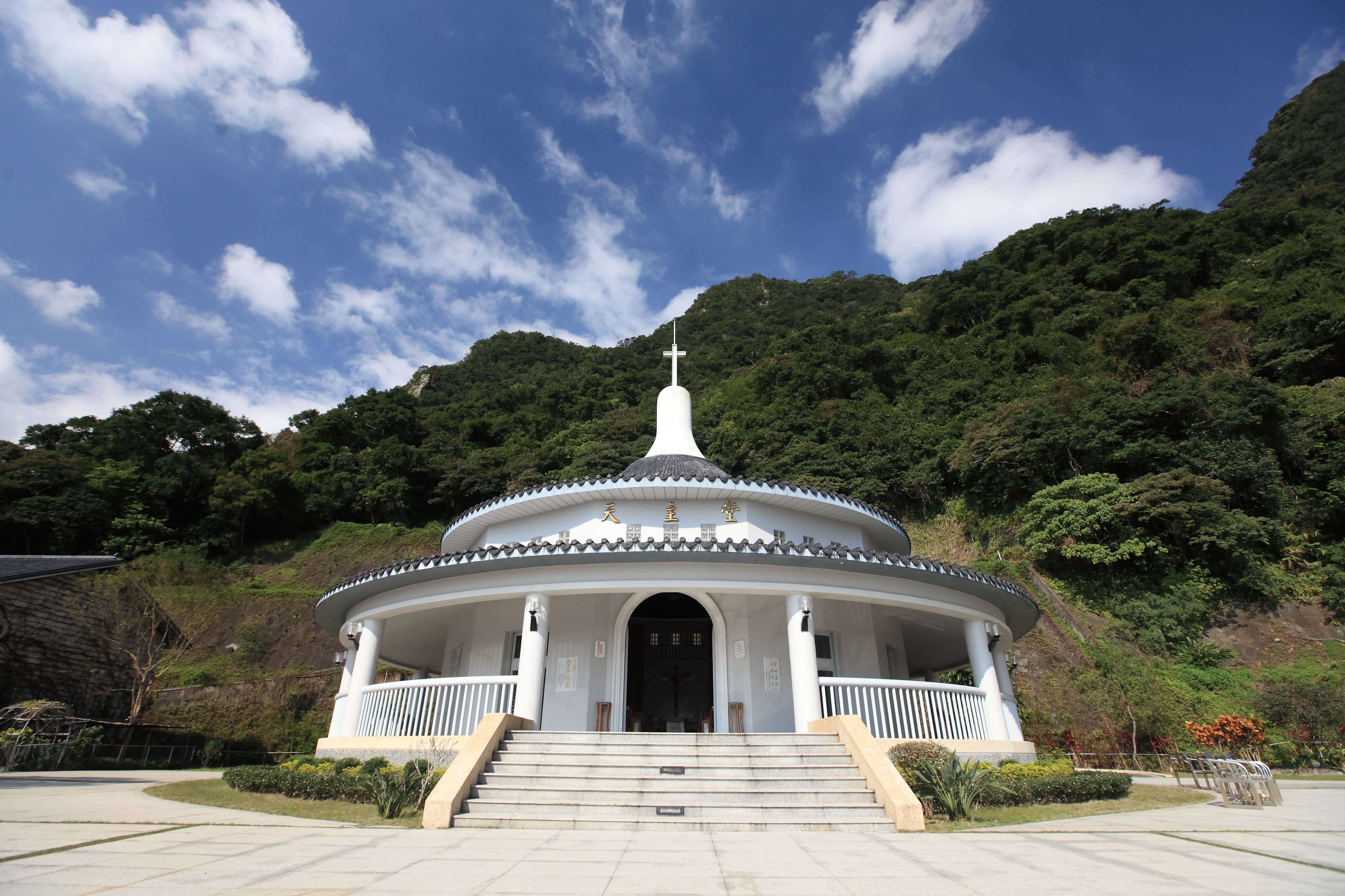 우펑 배너 성모 성소 여행 추천 - 메고지고