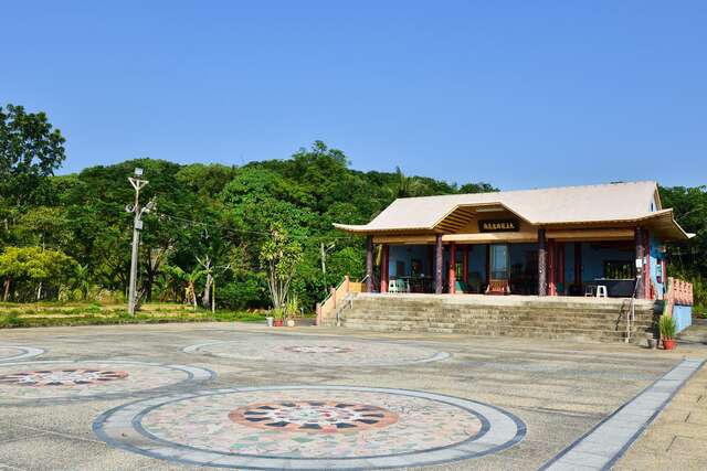 Toushe Taishang Longtou Zhongyi Temple "Siraya Gongse" 여행 추천 - 메고지고