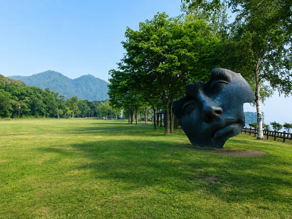 도야코 구룻토 조각공원 여행 추천 - 메고지고