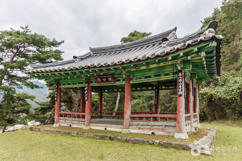 괴산 칠충사와 피세정 여행 추천 - 메고지고