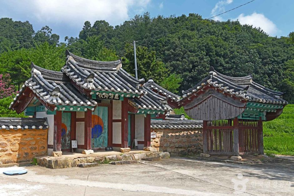 용담향교 여행 추천 - 메고지고