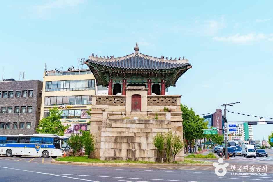 동십자각 여행 추천 - 메고지고 동십자각 여행 추천 - 메고지고