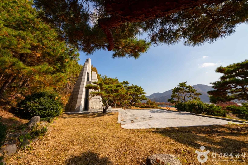 동학농민혁명기념탑 여행 추천 - 메고지고 동학농민혁명기념탑 여행 추천 - 메고지고