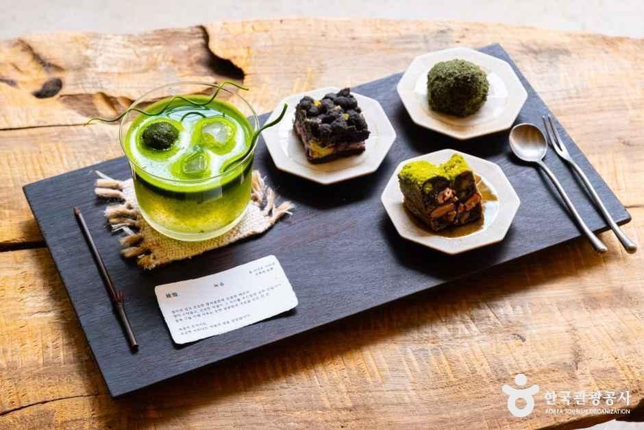 흘아카이브 여행 추천 - 메고지고