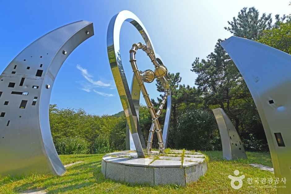 할미꽃 한재공원 여행 추천 - 메고지고