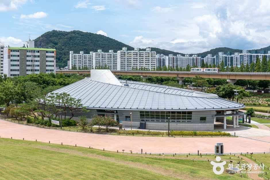 대성동고분박물관 여행 추천 - 메고지고