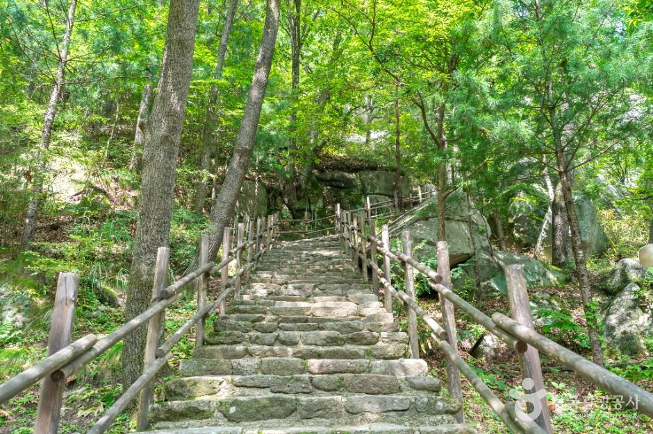 거창 가섭암지 마애여래삼존입상 여행 추천 - 메고지고 거창 가섭암지 마애여래삼존입상 여행 추천 - 메고지고