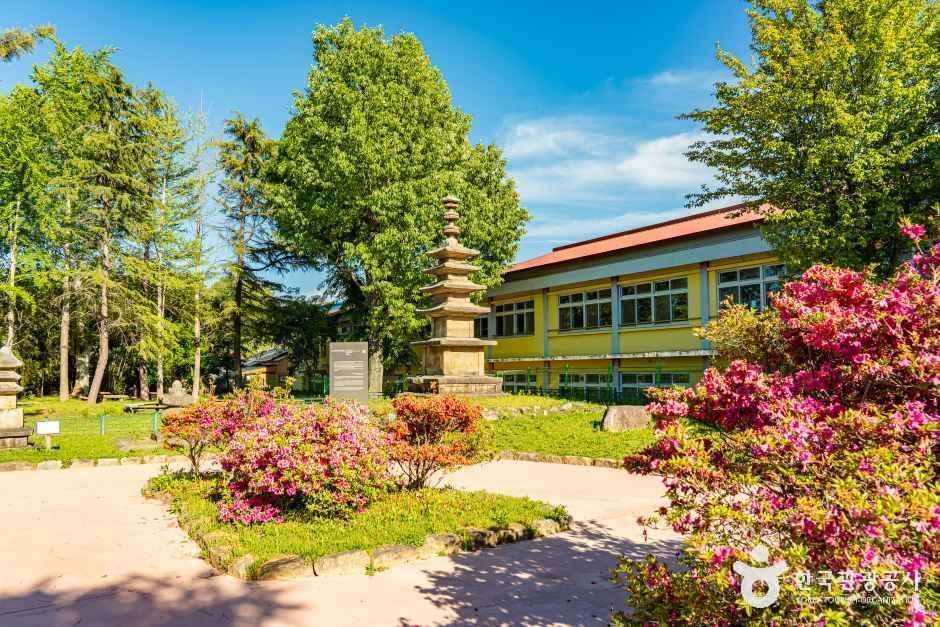 군산 발산리 오층석탑 여행 추천 - 메고지고 군산 발산리 오층석탑 여행 추천 - 메고지고