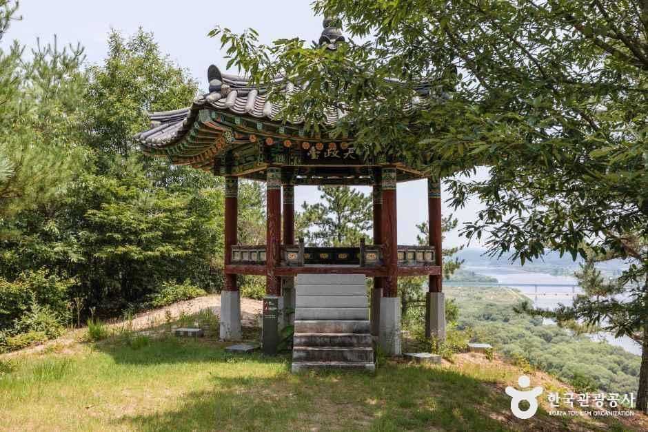 천정대 여행 추천 - 메고지고 천정대 여행 추천 - 메고지고