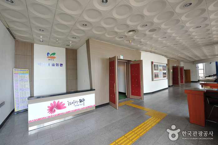 전주 덕진예술회관 여행 추천 - 메고지고